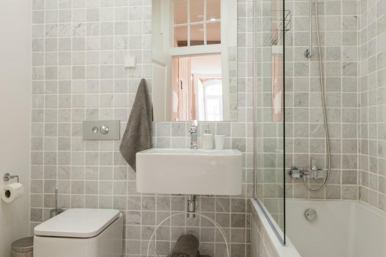 Alfama Baixa Spacious And Bright Apartment Blends The Historic And The Contemporary 2 Bedrs & 2 Bathrs Ac 18Th Century Building Lizbona Zewnętrze zdjęcie